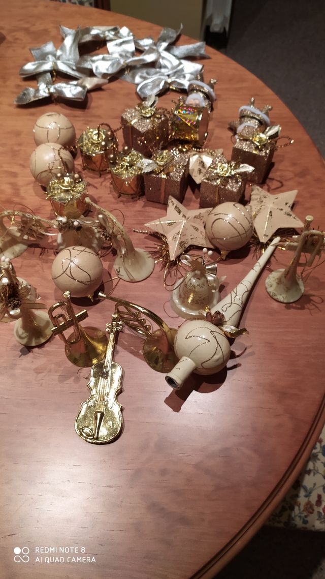 árbol de navidad y decoración