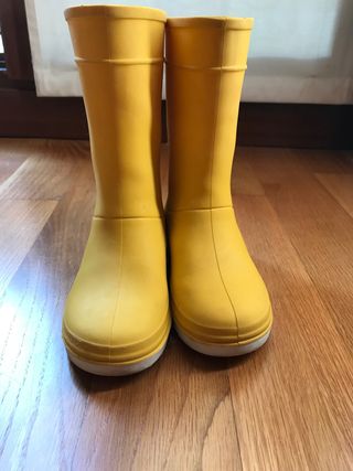 Se vende Botas de agua Tribord,Talla 28\\/29 de segunda mano por 10 EUR en  Donostia-San Sebastián en WALLAPOP