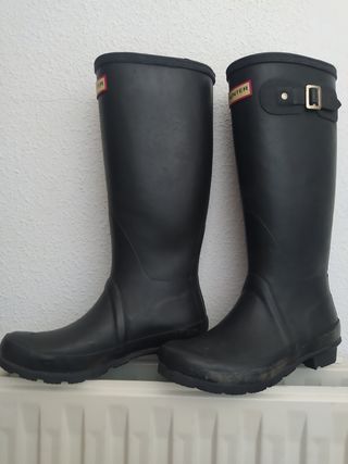 Botas Hunter talla 38 de segunda mano por 25 EUR en Santander en WALLAPOP