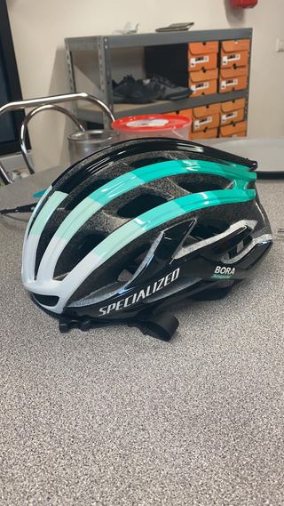 Casco prevail II bora Hansgrohe talla M de segunda mano por 225 EUR en  Fresnedillas de la Oliva en WALLAPOP
