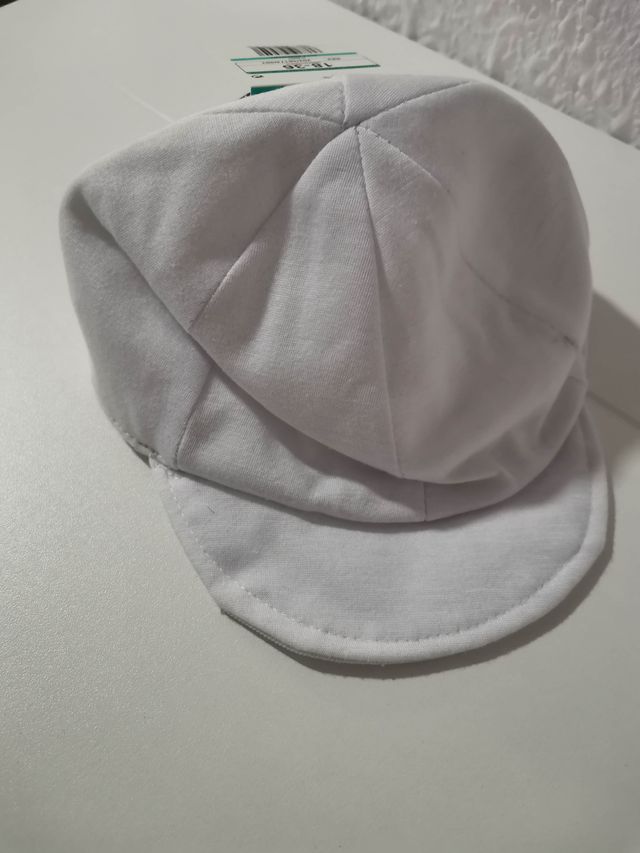 Gorra blanca 18/36m nueva