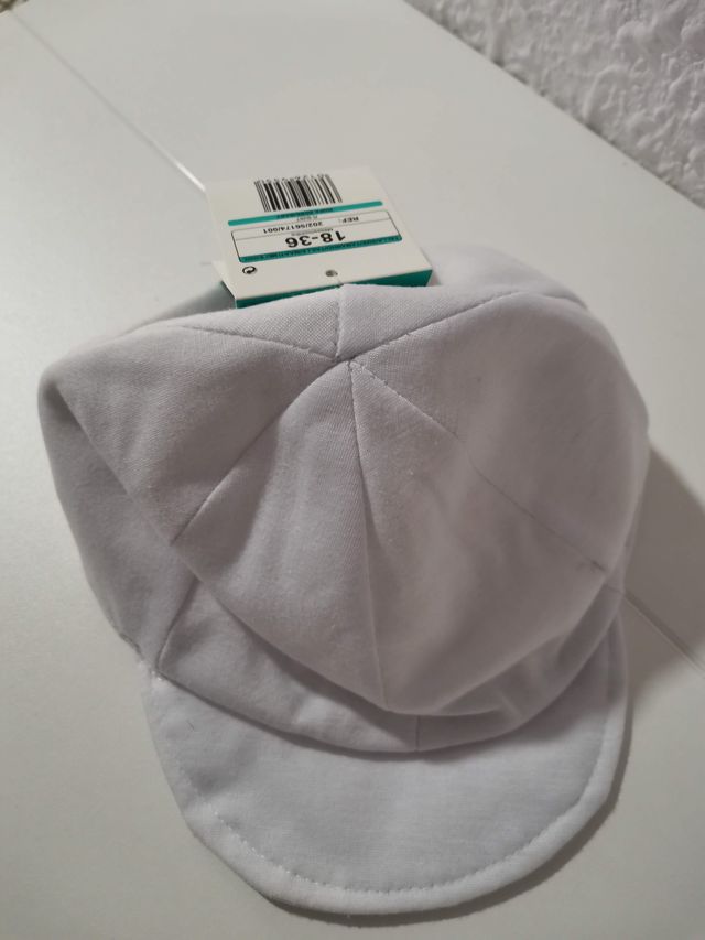 Gorra blanca 18/36m nueva