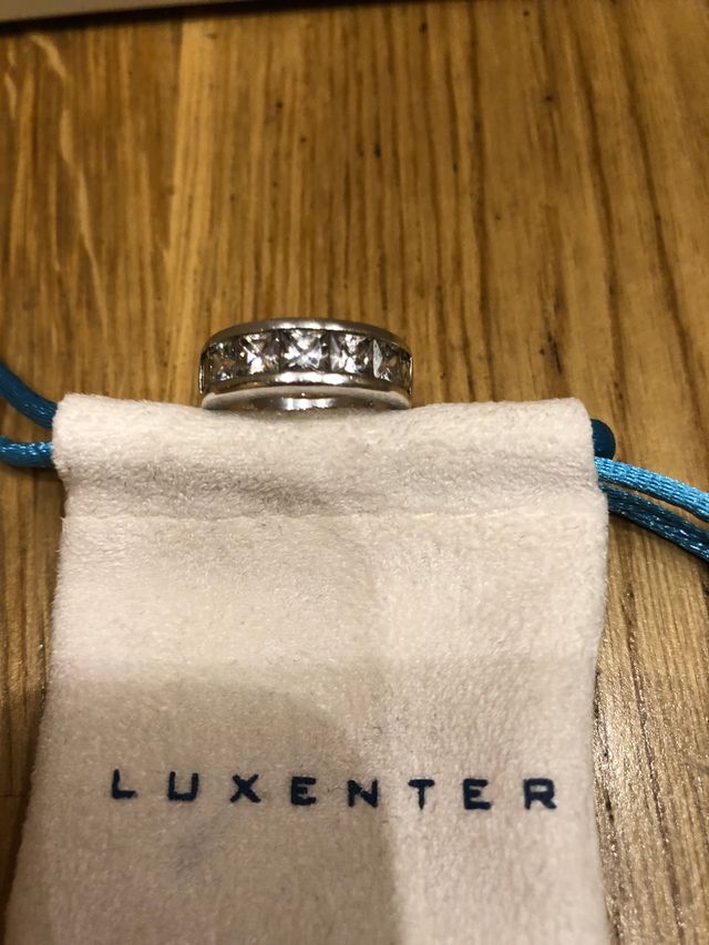Anillo Luxenter de plata y circonitas