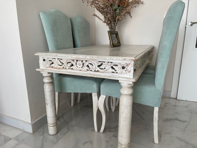 Mesa de comedor madera tallada de la India