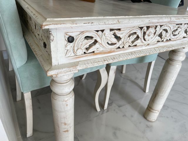 Mesa de comedor madera tallada de la India