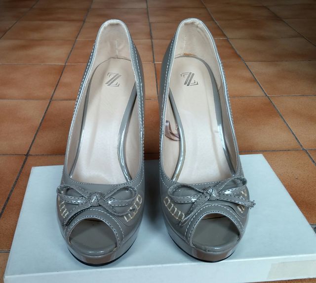 SCARPE IN VERNICE CON PLATEAU