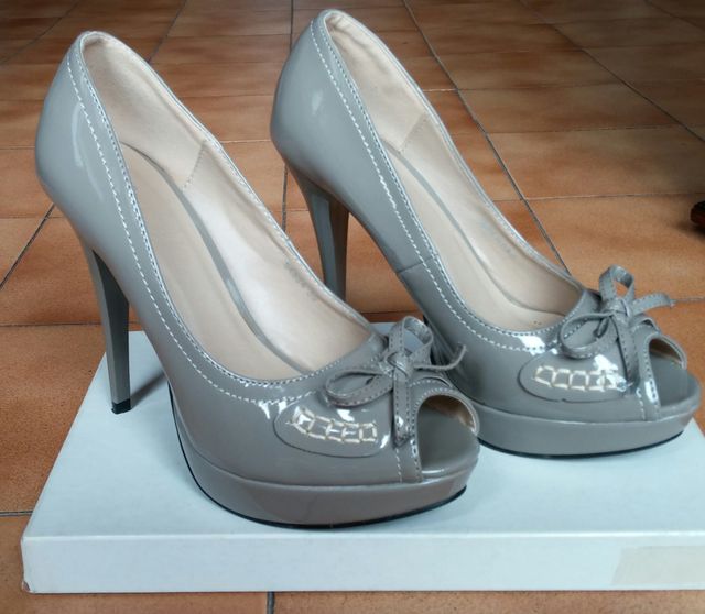 SCARPE IN VERNICE CON PLATEAU