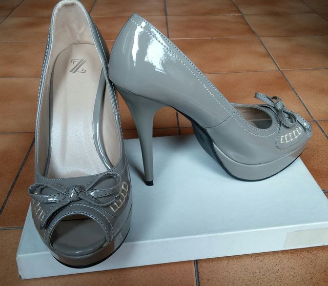 SCARPE IN VERNICE CON PLATEAU