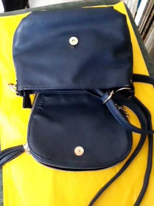 BOLSO AZUL OSCURO.