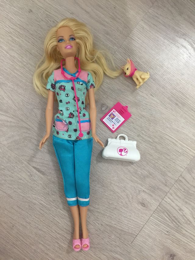 Barbie veterinaria como nueva