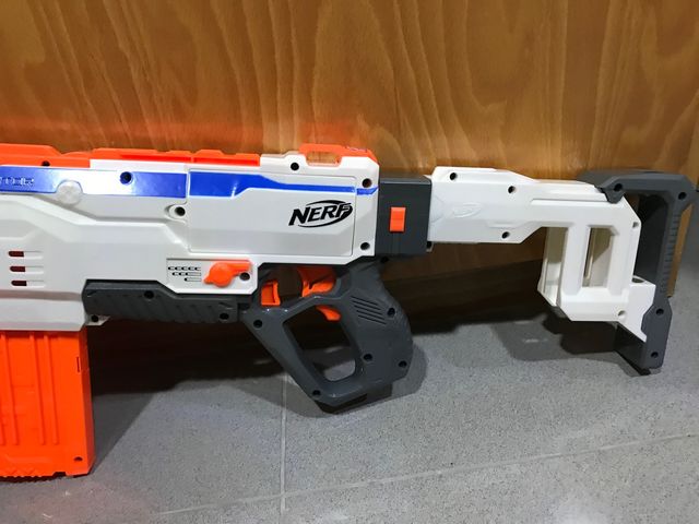 Pistola NERF + accesorios