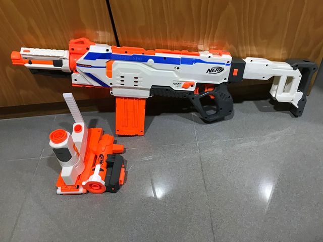 Pistola NERF + accesorios