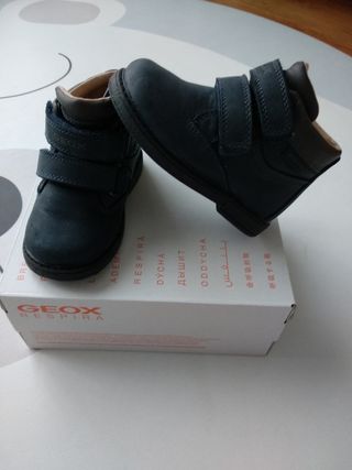 Botas bebe Geox número 22 de segunda mano por 28 EUR en Madrid en WALLAPOP