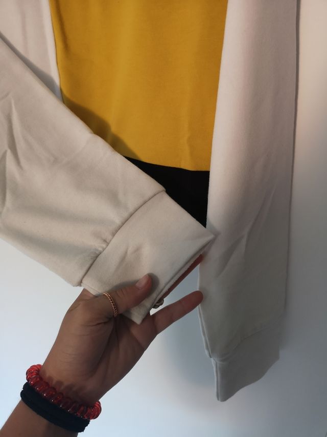 Sudadera blanca recuadros