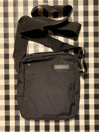 Bolso hombre Dockers de segunda mano por 5 EUR en Cerdanyola del Vallès en  WALLAPOP