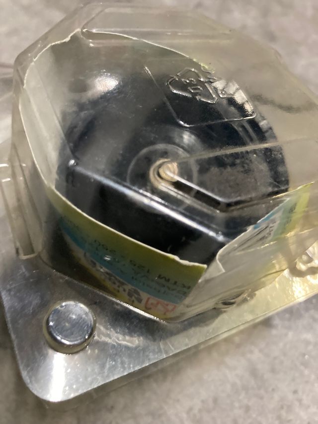 Tapón de gasolina con cerradura Derbi y Aprilia