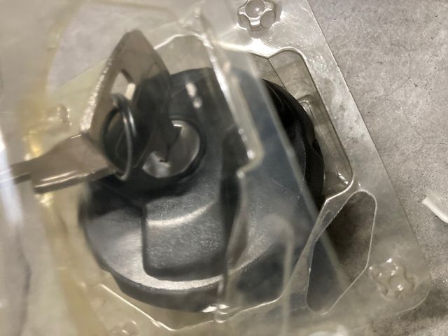 Tapón de gasolina con cerradura Derbi y Aprilia