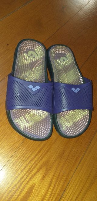 Chanclas piscina mujer Arena de segunda mano por 5 EUR en Oñati en WALLAPOP