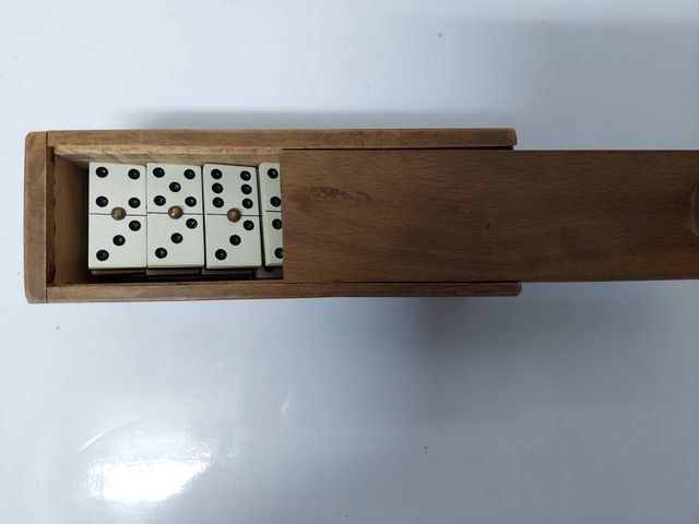 DOMINO: Juego en Caja de Madera
