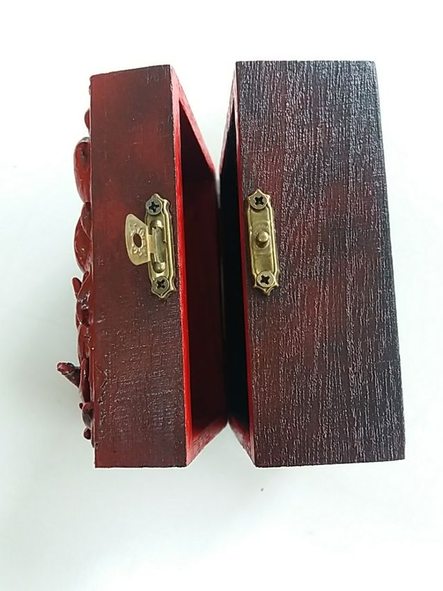 scatola con occhio drago