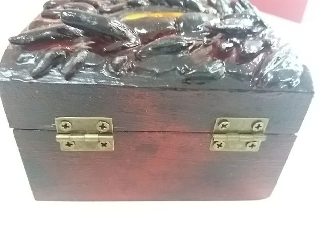 scatola con occhio drago