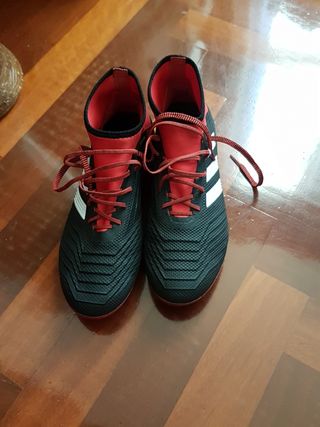 Botas fútbol, gama media de segunda mano por 50 EUR en Vigo en WALLAPOP