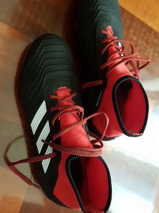 Botas fútbol, gama media de segunda mano por 50 EUR en Vigo en WALLAPOP
