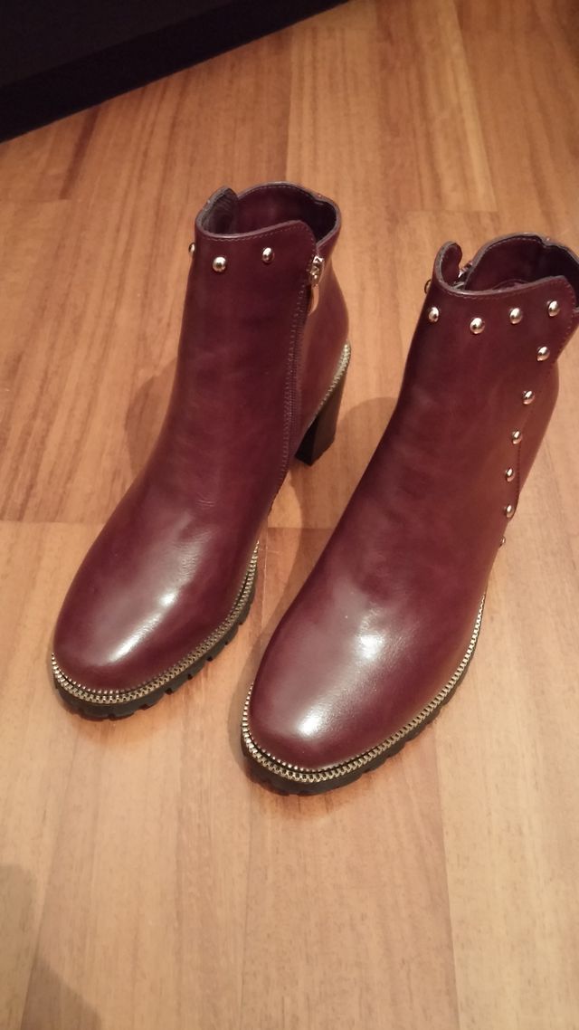 STIVALETTI ANKLE BOOTS BORDEAUX CON BORCHIE