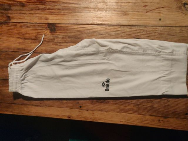 traje taekwondo talla 2 Daedo