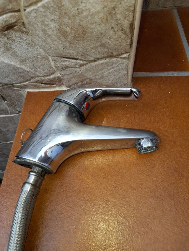 Grifo de lavabo.