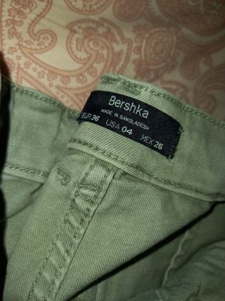 Mujer Pantalón cargo pana Verde | Pantalones Bershka \u003c Esperando a Christine
