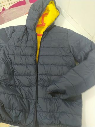 Plumífero hidrófugo 90% plumón Hugo Boss t 12 xs de segunda mano por 90 EUR  en Salamanca en WALLAPOP