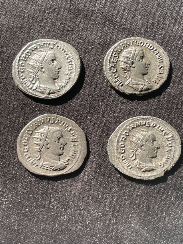 Lote de 4 Antoninianos, Gordiano III