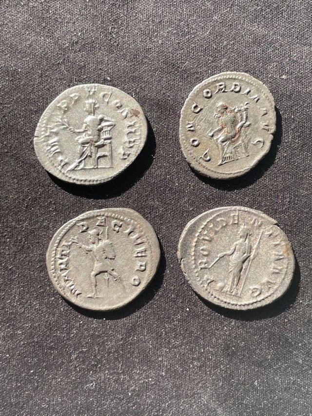 Lote de 4 Antoninianos, Gordiano III