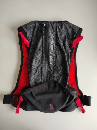 Mochila chaleco hidratación 10L Kalenji Decathlon de segunda mano por 25  EUR en Bilbao en WALLAPOP