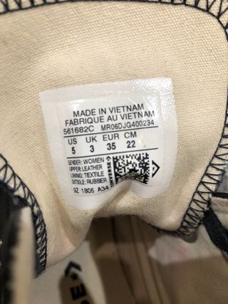 Converse piel negra y tachuelas T 35 IMPECABLES de segunda mano por 35 EUR  en Madrid en WALLAPOP