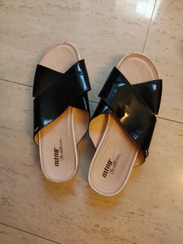 Zuecos marca MUSTANG