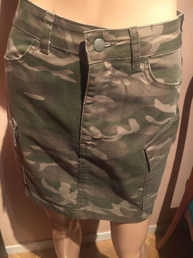 Falda camuflaje T-S boohoo 