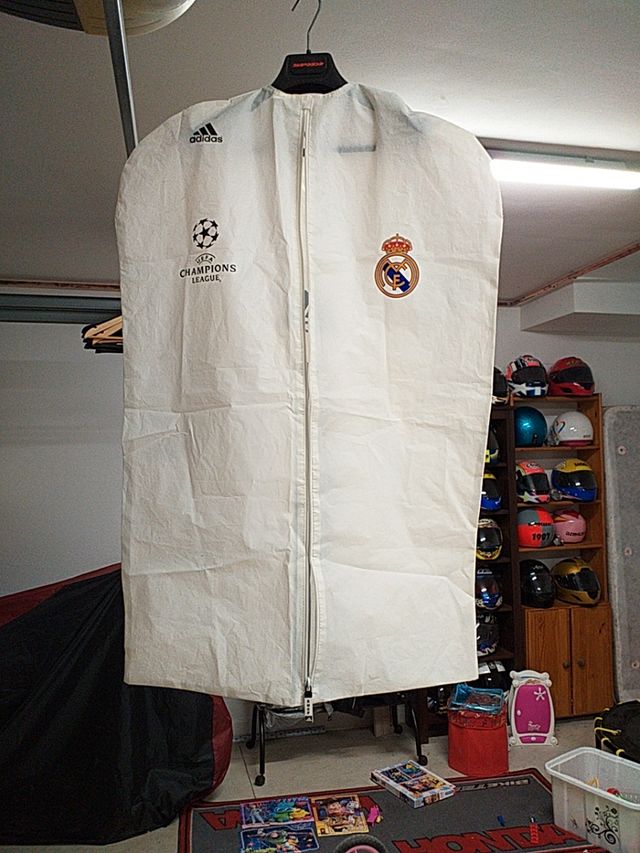 Guardatrajes Adidas oficial Real Madrid.