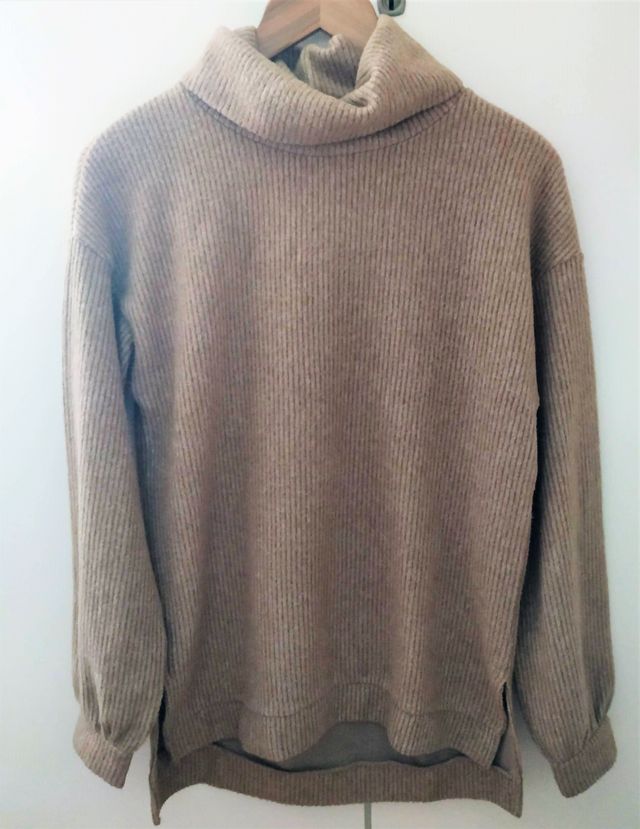 Dos jerseys cuello alto