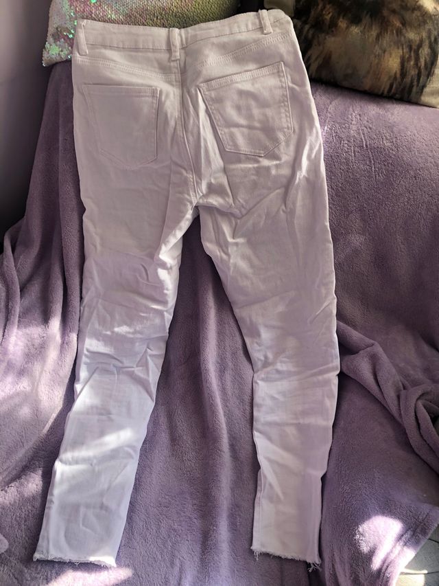 Vaqueros pitillo blancos