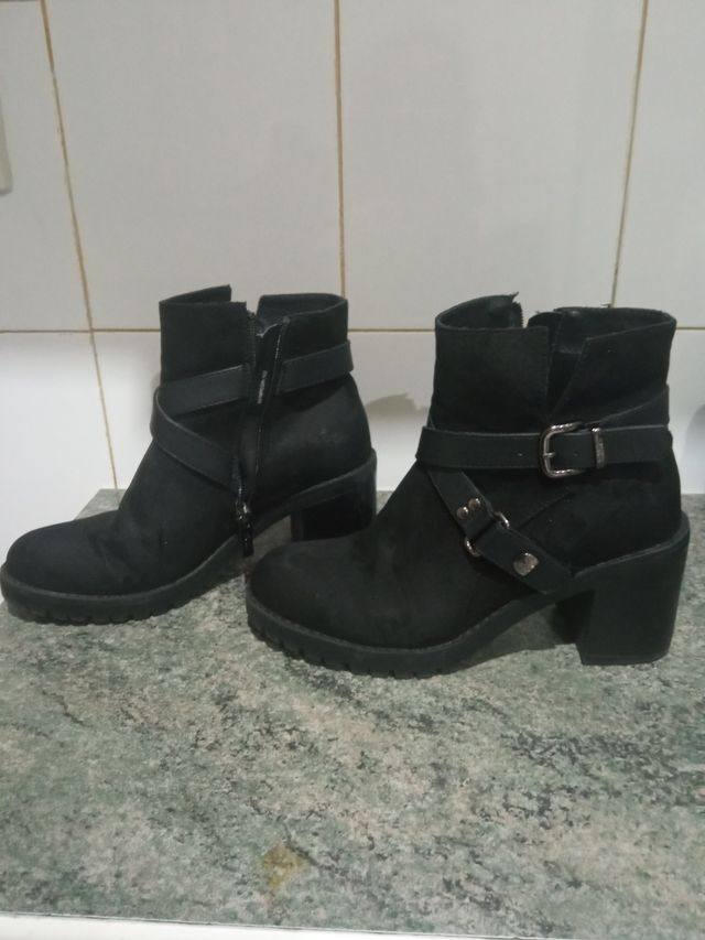 botines chica Mustang