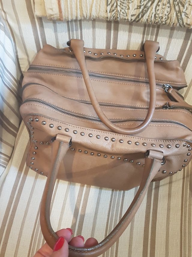 Bolso de mano y hombro.CAROLL