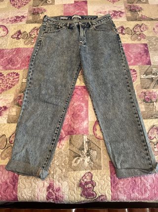 Pantalones Tejanos ochenteros. Pull\u0026amp;bear de segunda mano por 5 EUR en  La Garriga en WALLAPOP
