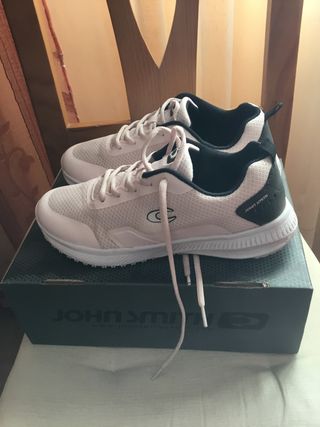 Zapatillas de deporte n. 39 de segunda mano por 15 EUR en Azucarera  Leopoldo en WALLAPOP