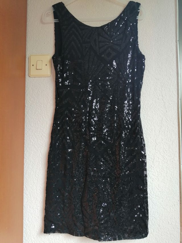vestido negro de lentejuelas