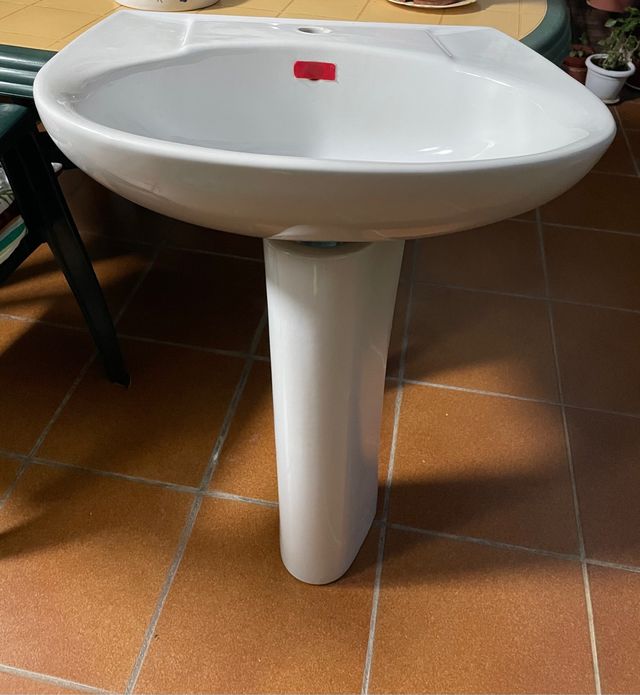 Lavabo con su pie