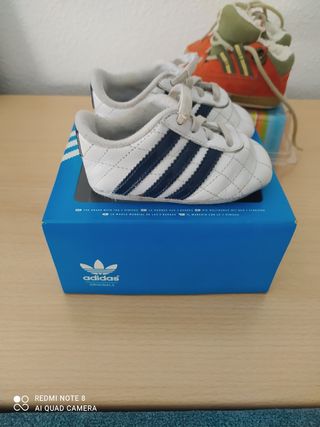 Zapatillas bebe talla 18 de segunda mano por 3 EUR en Ceutí en WALLAPOP