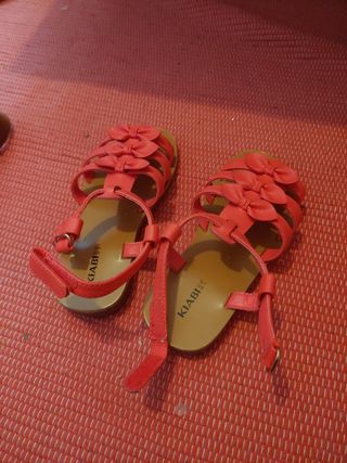 Sandalias para niñas de segunda mano en Moralzarzal en WALLAPOP