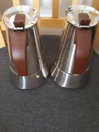 Se venden estas cafeteras usadas 2 veces de segunda mano por 5 EUR en San  Agustín del Guadalix en WALLAPOP